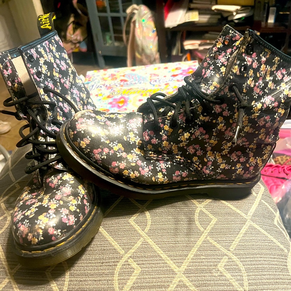 Floral Dr Martins size 8 good condition